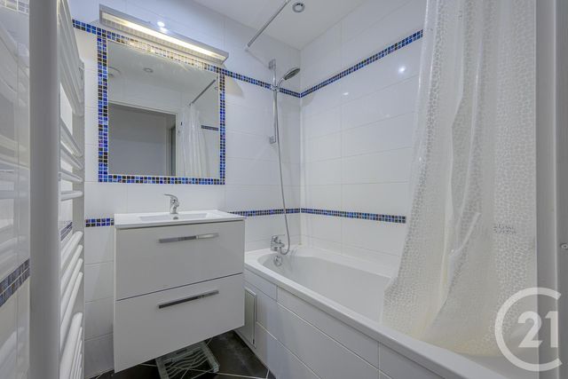 Appartement F3 à vendre - 3 pièces - 60.81 m2 - RUMILLY - 74 - RHONE-ALPES - Century 21 Confiance Services