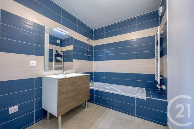 Appartement T2 à vendre - 2 pièces - 41.99 m2 - RUMILLY - 74 - RHONE-ALPES - Century 21 Confiance Services