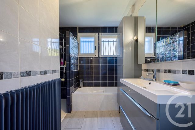 Appartement T4 à vendre - 5 pièces - 103.0 m2 - RUMILLY - 74 - RHONE-ALPES - Century 21 Confiance Services