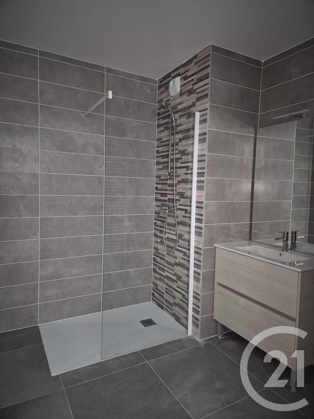 Appartement T2 à vendre - 2 pièces - 44.3 m2 - RUMILLY - 74 - RHONE-ALPES - Century 21 Confiance Services