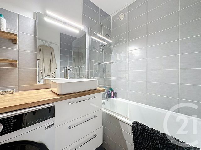 Appartement F4 à vendre - 4 pièces - 80.05 m2 - RUMILLY - 74 - RHONE-ALPES - Century 21 Confiance Services