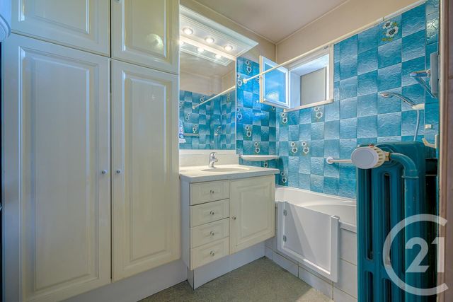 Appartement T3 à vendre - 3 pièces - 58.0 m2 - RUMILLY - 74 - RHONE-ALPES - Century 21 Confiance Services