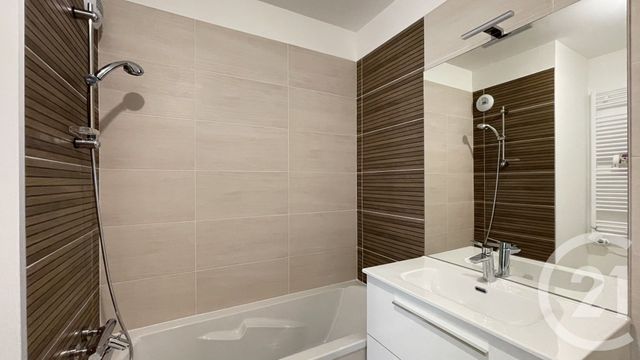 Appartement T3 à vendre - 3 pièces - 62.0 m2 - RUMILLY - 74 - RHONE-ALPES - Century 21 Confiance Services