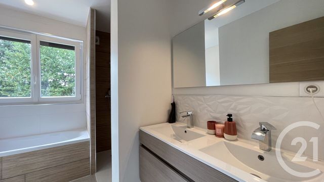 Afficher la photo en grand Appartement T3 à vendre - 3 pièces - 79.0 m2 - ALBY SUR CHERAN - 74 - RHONE-ALPES - Century 21 Confiance Services