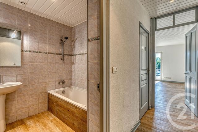 Afficher la photo en grand Appartement F3 à vendre - 3 pièces - 69.76 m2 - RUMILLY - 74 - RHONE-ALPES - Century 21 Confiance Services