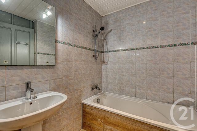 Afficher la photo en grand Appartement F3 à vendre - 3 pièces - 69.76 m2 - RUMILLY - 74 - RHONE-ALPES - Century 21 Confiance Services