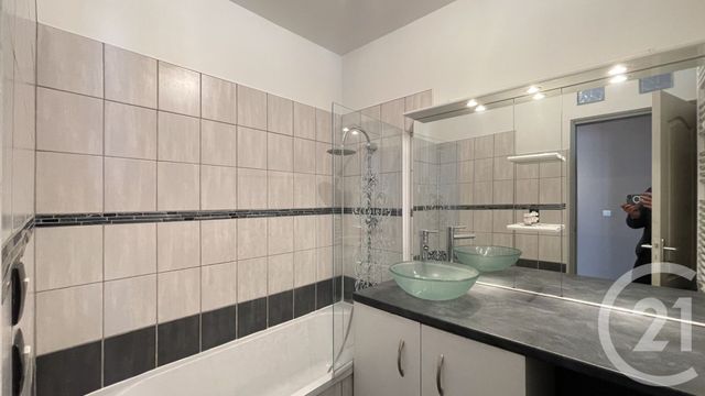 Appartement F5 à vendre - 5 pièces - 81.4 m2 - RUMILLY - 74 - RHONE-ALPES - Century 21 Confiance Services