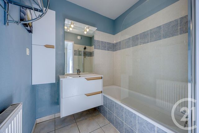 Appartement F3 à vendre - 3 pièces - 63.17 m2 - RUMILLY - 74 - RHONE-ALPES - Century 21 Confiance Services