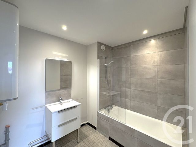 Appartement T2 à louer - 2 pièces - 45.47 m2 - RUMILLY - 74 - RHONE-ALPES - Century 21 Confiance Services