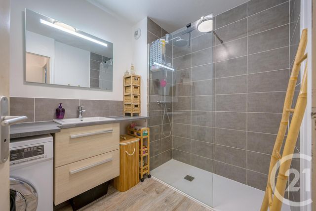 Appartement F3 à vendre - 3 pièces - 63.01 m2 - RUMILLY - 74 - RHONE-ALPES - Century 21 Confiance Services