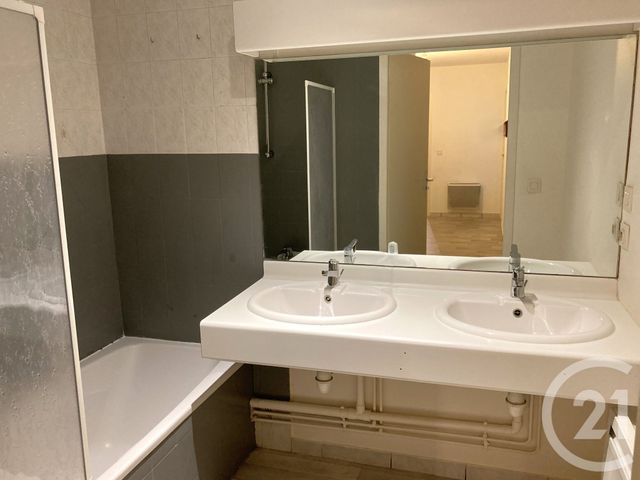 Appartement F4 à louer - 4 pièces - 81.26 m2 - RUMILLY - 74 - RHONE-ALPES - Century 21 Confiance Services