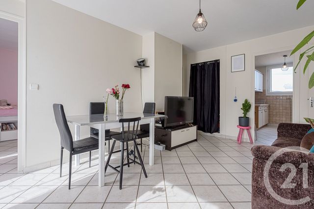 Appartement T3 à louer - 3 pièces - 56.0 m2 - RUMILLY - 74 - RHONE-ALPES - Century 21 Confiance Services