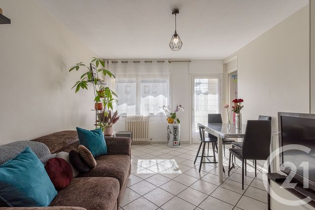 Appartement T3 à louer - 3 pièces - 56.0 m2 - RUMILLY - 74 - RHONE-ALPES - Century 21 Confiance Services