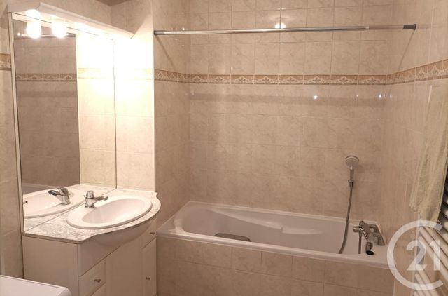 Appartement T2 à louer - 2 pièces - 44.0 m2 - RUMILLY - 74 - RHONE-ALPES - Century 21 Confiance Services