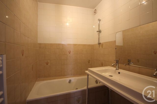 Appartement T3 à louer - 3 pièces - 72.0 m2 - RUMILLY - 74 - RHONE-ALPES - Century 21 Confiance Services