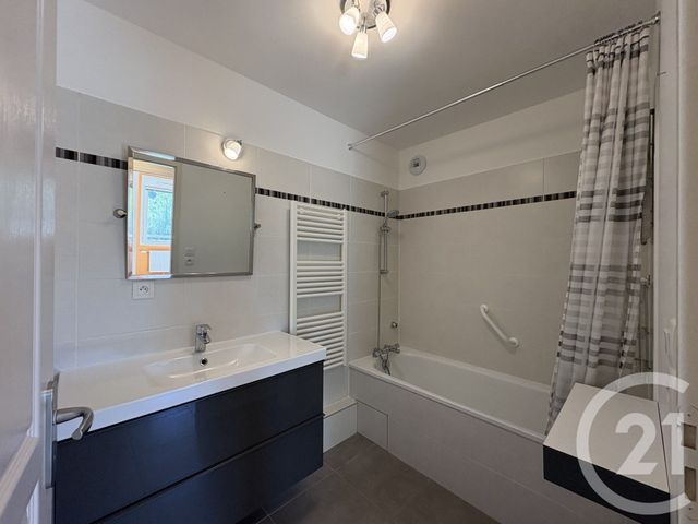 Appartement T3 à louer - 3 pièces - 66.0 m2 - ALBY SUR CHERAN - 74 - RHONE-ALPES - Century 21 Confiance Services