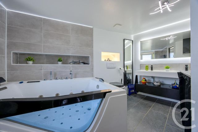 Appartement F5 à vendre - 5 pièces - 92.14 m2 - RUMILLY - 74 - RHONE-ALPES - Century 21 Confiance Services