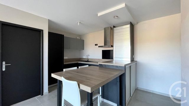 Appartement T2 à louer - 2 pièces - 45.66 m2 - RUMILLY - 74 - RHONE-ALPES - Century 21 Confiance Services