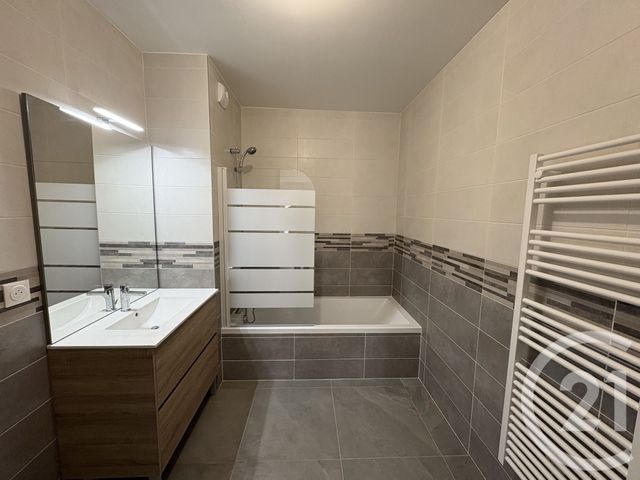 Appartement T3 à louer - 3 pièces - 70.05 m2 - RUMILLY - 74 - RHONE-ALPES - Century 21 Confiance Services