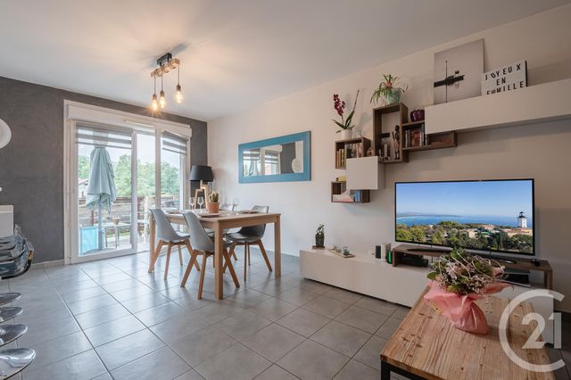Appartement F4 à vendre - 4 pièces - 77.0 m2 - RUMILLY - 74 - RHONE-ALPES - Century 21 Confiance Services
